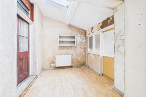 13 Wellington Avenue Montpelier, Bristol BS6 5HP |