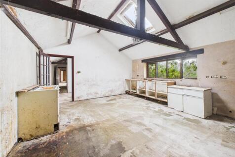 Hewish Court, East Hewish North Somerset, BS24 6RZ