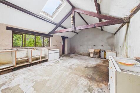 Hewish Court, East Hewish North Somerset, BS24 6RZ