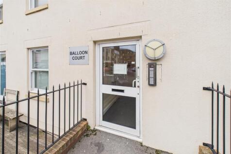Flat 3, Balloon Court, 18 Cave Street St Pauls, Br