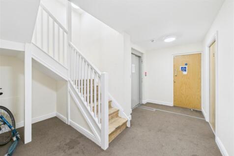 Flat 3, Balloon Court, 18 Cave Street St Pauls, Br