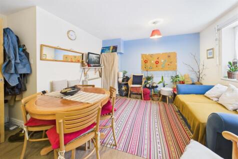 Flat 3, Balloon Court, 18 Cave Street St Pauls, Br