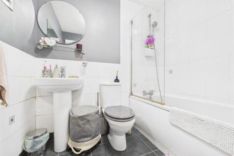 Flat 3, Balloon Court, 18 Cave Street St Pauls, Br