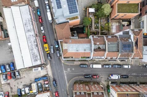Flat 3, Balloon Court, 18 Cave Street St Pauls, Br
