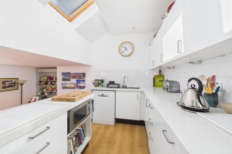 The Penthouse, 12 Kingsdown Parade, Bristol, BS6 5