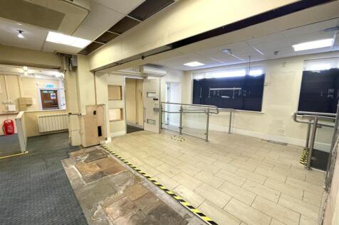 IFormer Barclays Bank, 1 - 3, High Street Westbury