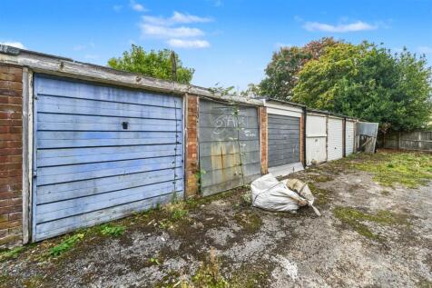 Garage 15 &#64; Bourne Avenue, Catshill, Bromsgrove B6