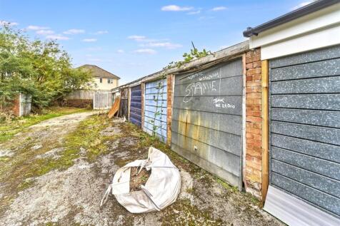 Garage 15 &#64; Bourne Avenue, Catshill, Bromsgrove B6