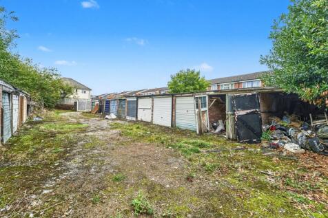 Garage 15 &#64; Bourne Avenue, Catshill, Bromsgrove B6