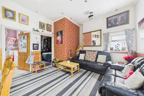 361 Two Mile Hill Road, Kingswood, Bristol BS15 1A