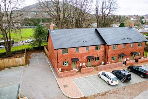 1 and 3, Mulberry Close Abergavenny, NP7 5ES | Fre