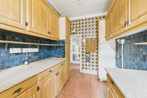 Cliff Lodge, 13 Old Teignmouth Road, Dawlish EX7 0