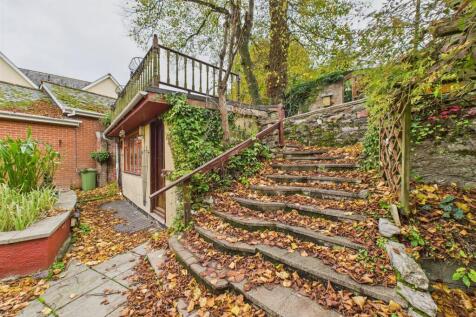 Cliff Lodge, 13 Old Teignmouth Road, Dawlish EX7 0