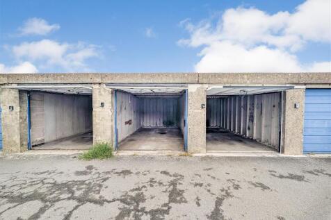 Garages 14, 15, 16 Collingwood Road Dartmouth, Dev