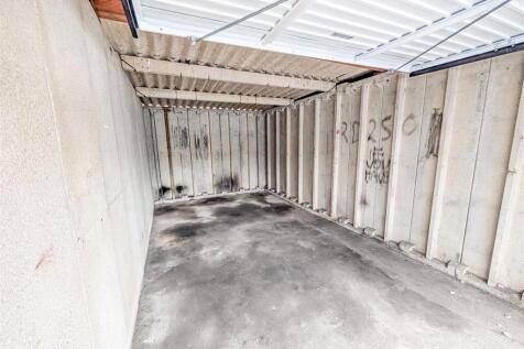 Garages 14, 15, 16 Collingwood Road Dartmouth, Dev