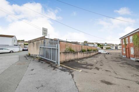 Garages 14, 15, 16 Collingwood Road Dartmouth, Dev