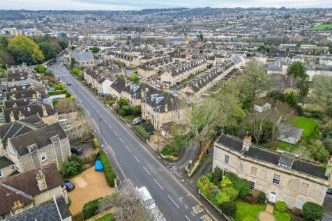 Garden Flat, 63 Newbridge Hill, Newbridge, Bath BA