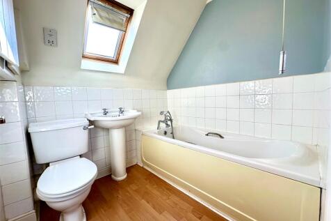 2nd floor family bathroom