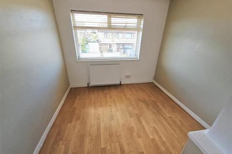 Detached garage to rear