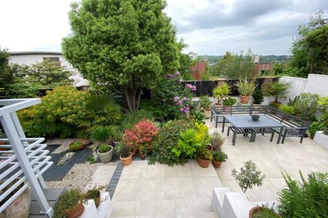 summergardendaytime