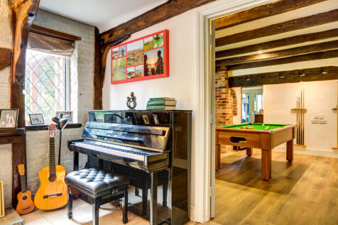 pianoandpooltable