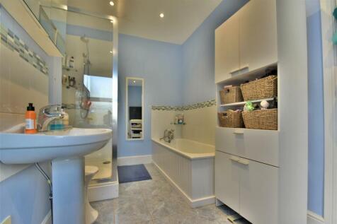 Bathroom.jpg