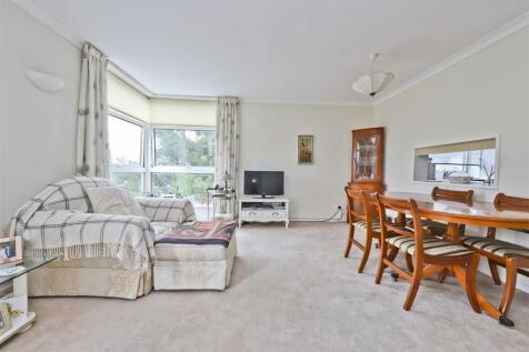 Living / Dining Area