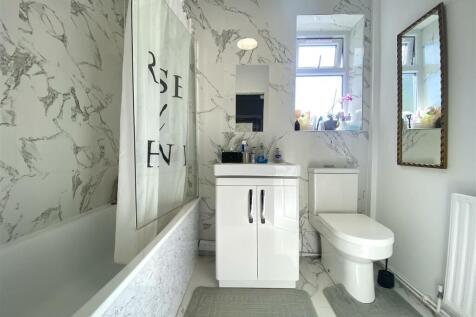 Family Bathroom.jpg