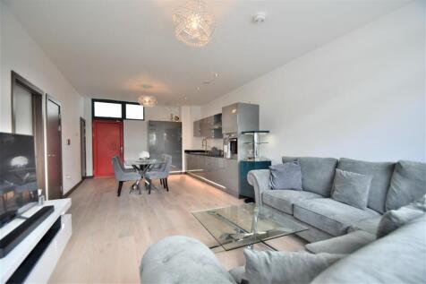 Lounge kitchen.jpg