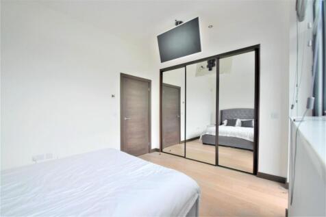 Bedroom 1.jpg