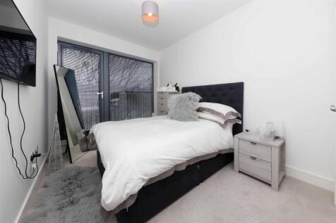 Bedroom 1.jpg