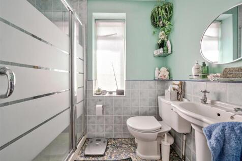 Bathroom.JPG