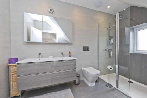 En-suite bathroom