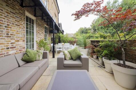 Garden seating area (2).jpg