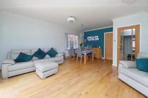 Living/dining area