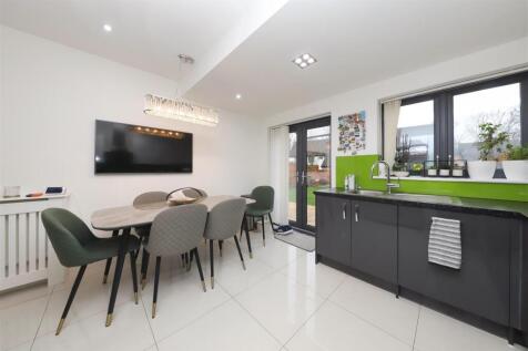 Kitchen breakfast area