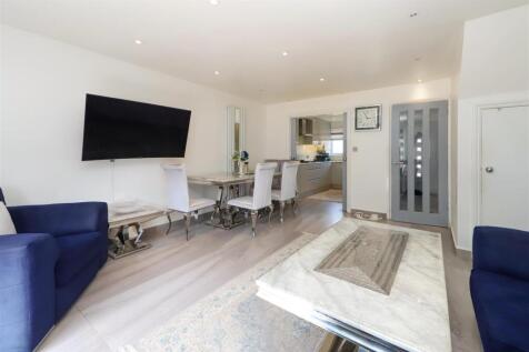 Living/Dining Area