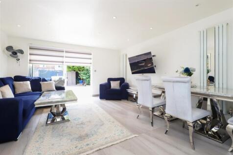 Living/Dining Area