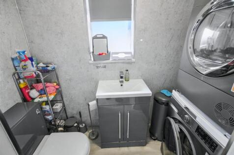 STAFF WC/ LAUNDRY