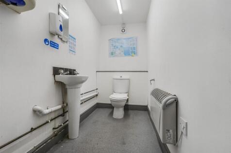 Unit B WC.jpeg