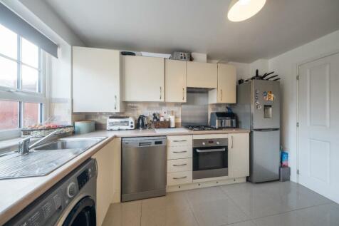 23 Hazelhurst Way-002.jpg