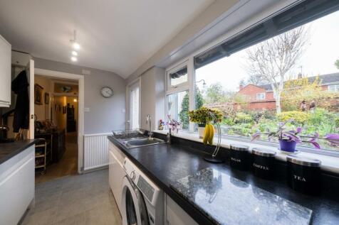 126 Vicars Cross Road-003.jpg