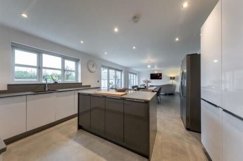 4 Moorings Close-003.jpg