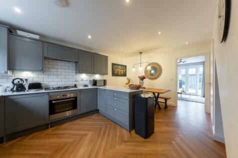 52 Firecrest Way-004.jpg