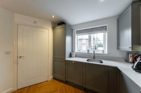 52 Firecrest Way-002.jpg