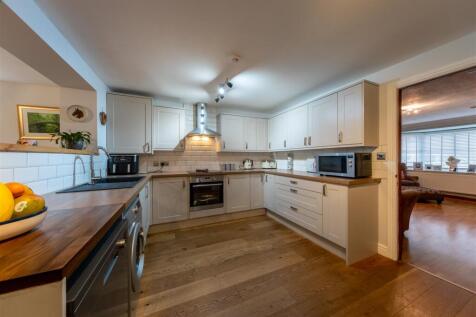 6 Gowy Court-004.jpg