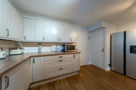 6 Gowy Court-003.jpg