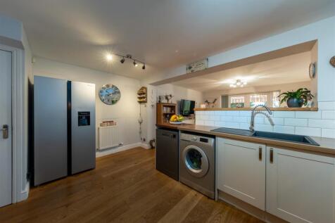 6 Gowy Court-002.jpg