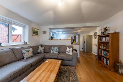 6 Gowy Court-007.jpg