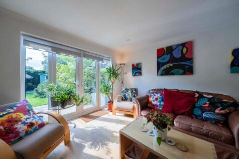 18 Bowmere Road-010.JPG